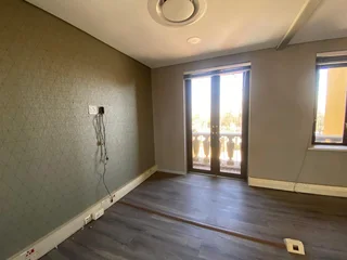 500 sqm Office To Let in Fourways