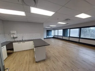 1140 sqm Office to Let