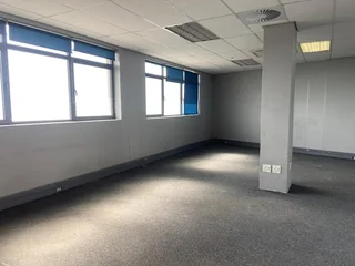 337 sqm Office To Let in Fourways