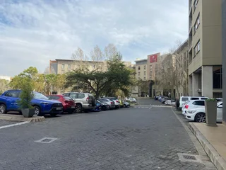 337 sqm Office To Let in Fourways