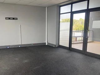 337 sqm Office To Let in Fourways