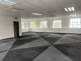 386 sqm Office To Let in Bryanston