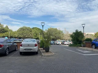 337 sqm Office To Let in Fourways