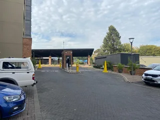 337 sqm Office To Let in Fourways