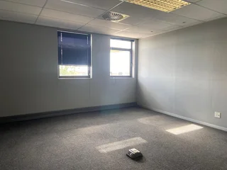 337 sqm Office To Let in Fourways
