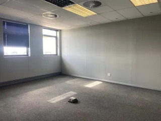 337 sqm Office To Let in Fourways