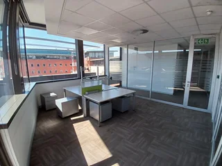637 sqm Office to Let in Melrose Arch