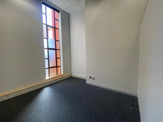 175 sqm Office To Let in Bryanston