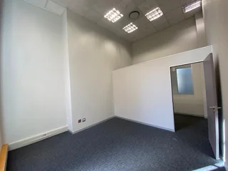 175 sqm Office To Let in Bryanston