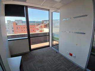 637 sqm Office to Let in Melrose Arch