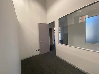 175 sqm Office To Let in Bryanston