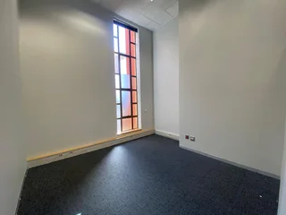 175 sqm Office To Let in Bryanston