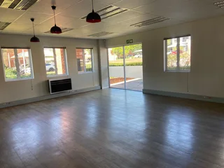 365 sqm Office To Let in Fourways