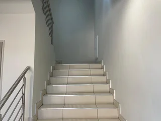 365 sqm Office To Let in Fourways