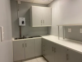 279 sqm Office To Let in Bryanston