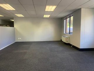 279 sqm Office To Let in Bryanston