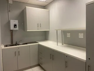 279 sqm Office To Let in Bryanston