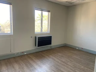 365 sqm Office To Let in Fourways