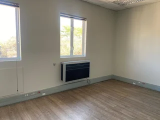 365 sqm Office To Let in Fourways