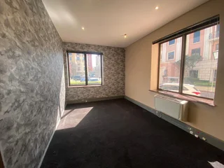 180 sqm Office To Let in Fourways