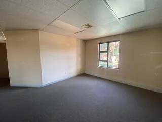 145 sqm Office To Let in Fourways