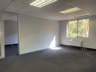 279 sqm Office To Let in Bryanston