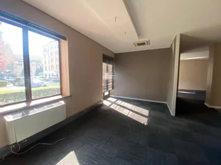 180 sqm Office To Let in Fourways