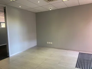 279 sqm Office To Let in Bryanston
