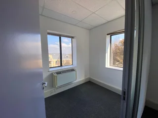 513 sqm Office To Let in Bryanston