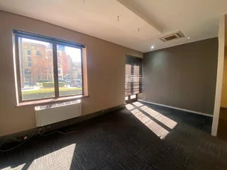 180 sqm Office To Let in Fourways