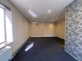 180 sqm Office To Let in Fourways