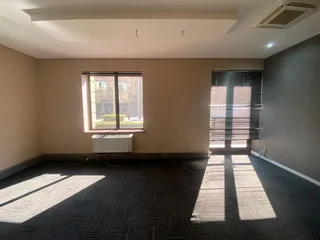 180 sqm Office To Let in Fourways