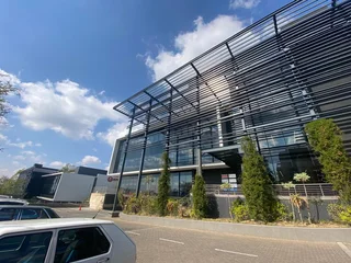 350 sqm Office To Let in Bryanston