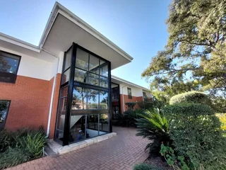 247 sqm Office To Let