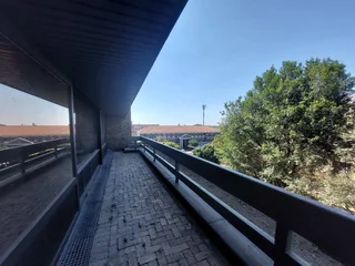 169 sqm 3rd Floor Office to Let