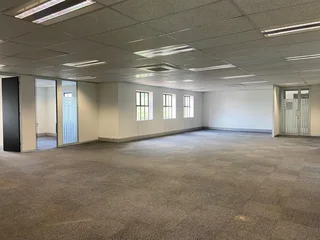 630 sqm Office To Let in Bryanston