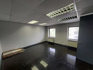 247 sqm Office To Let