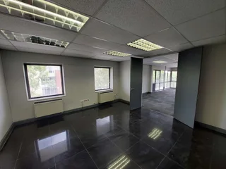 247 sqm Office To Let