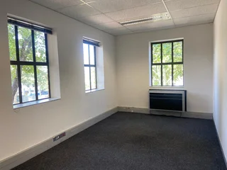 469 sqm Office To Let in Bryanston