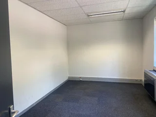 469 sqm Office To Let in Bryanston