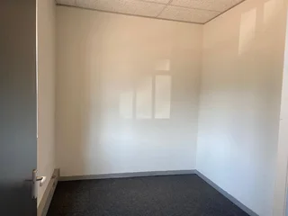 469 sqm Office To Let in Bryanston