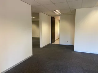 469 sqm Office To Let in Bryanston