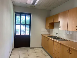 469 sqm Office To Let in Bryanston