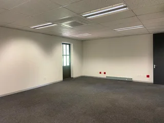 469 sqm Office To Let in Bryanston