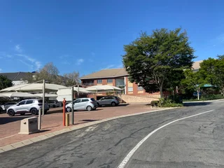 224 sqm Office To Let in Fourways