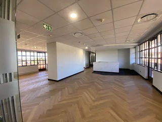 485 sqm Office To Let in Bryanston