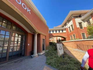 485 sqm Office To Let in Bryanston