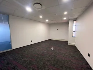 485 sqm Office To Let in Bryanston