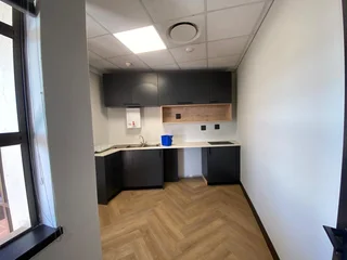 485 sqm Office To Let in Bryanston