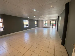 145 sqm Office To Let in Fourways